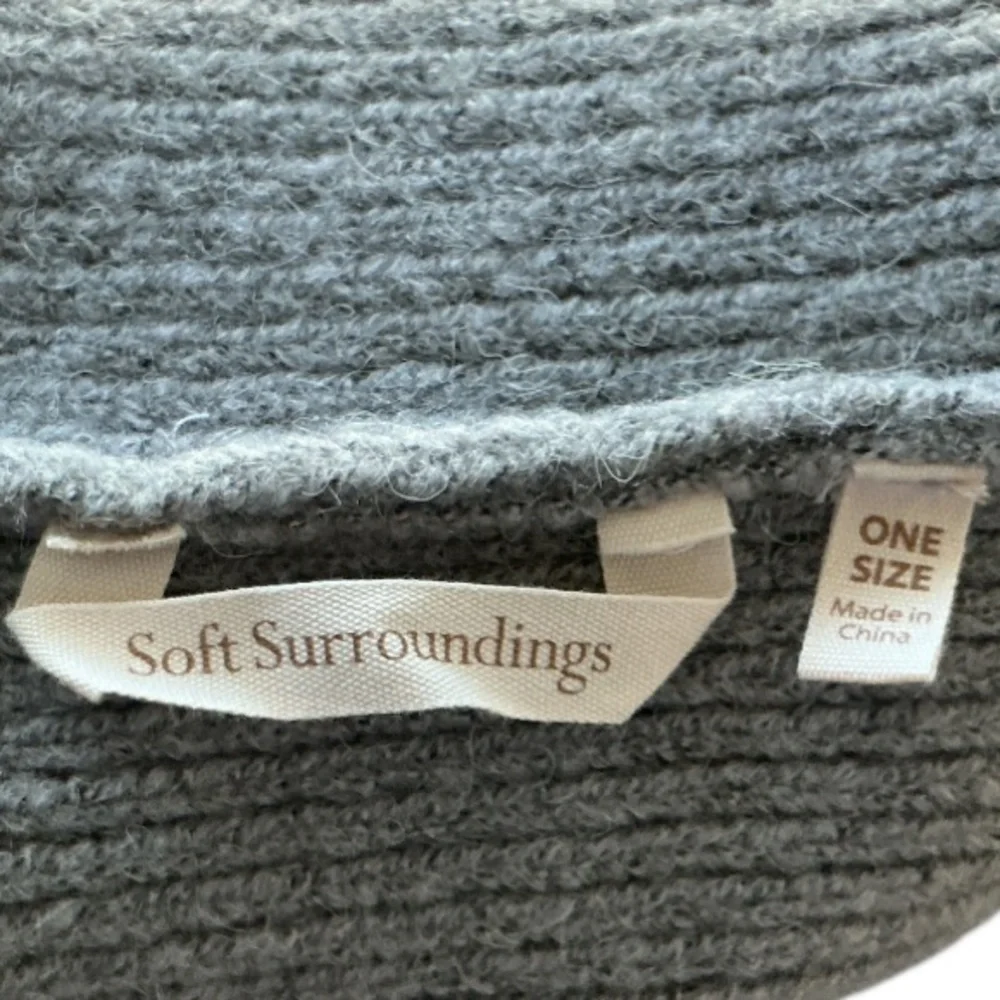 Soft Surroundings Knit Pom Pom Beanie Grey One Size Cabincore Streetwear Ski
